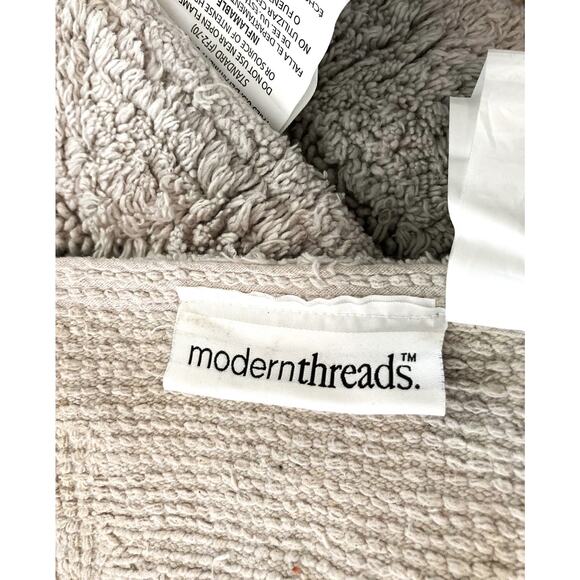 Modern Threads 2-Pack Non-Slip Backing Solid Loop Bath Mat Set in Silver NWT - Picture 3 of 7